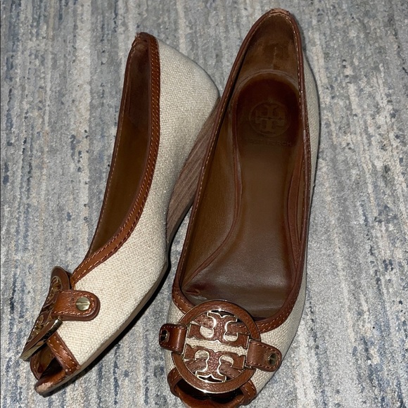 Tory Burch linen Wedges with Logo Accent - Picture 1 of 10